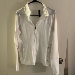 Kyodan white women’s light zip up. Size large